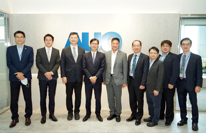 DB真人光電前進亞灣成立「AUO解決方案研發中心」，作為多元場域解決方案研發及試驗場域（圖中左為高雄市長陳其邁、圖中右為DB真人光電董事長彭双浪）
